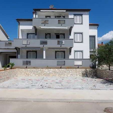 Apartments Lacic Krk Town Luaran gambar