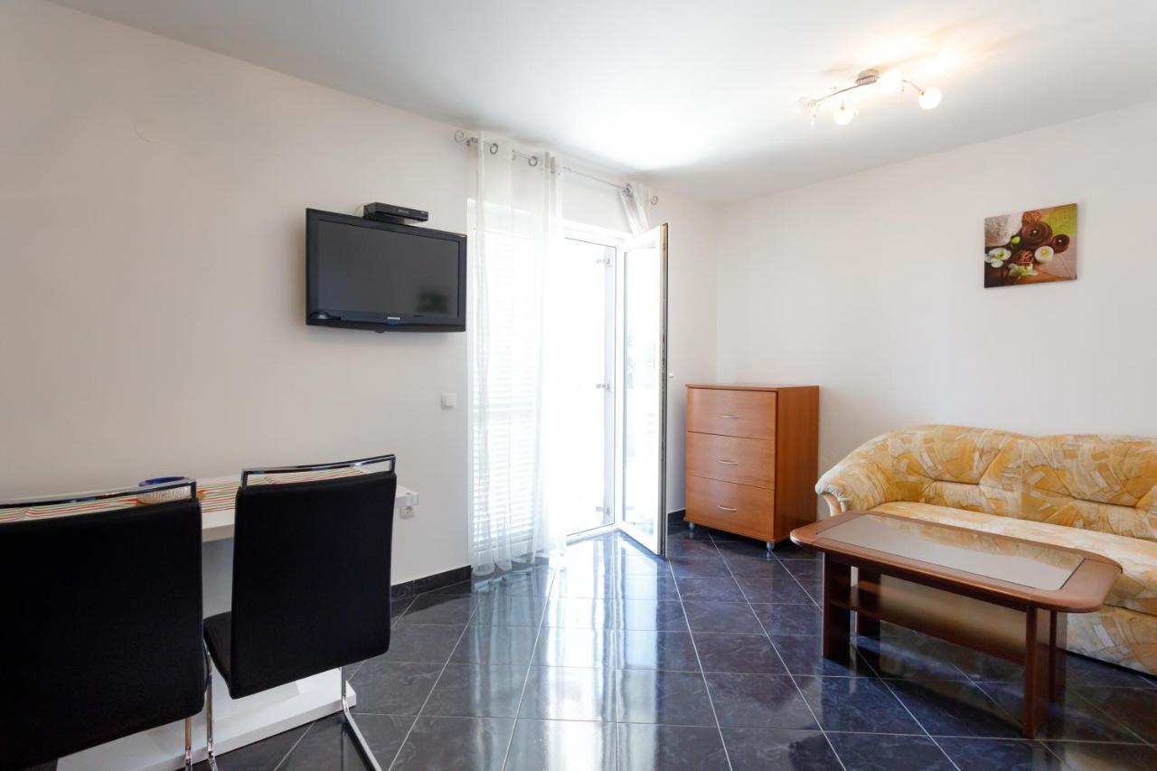 Apartments Lacic Krk Town Luaran gambar