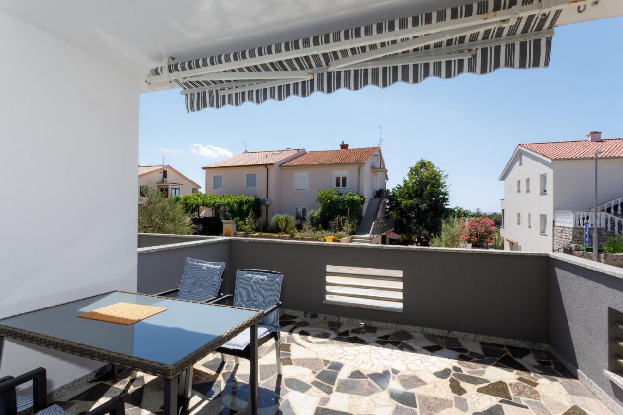 Apartments Lacic Krk Town Luaran gambar