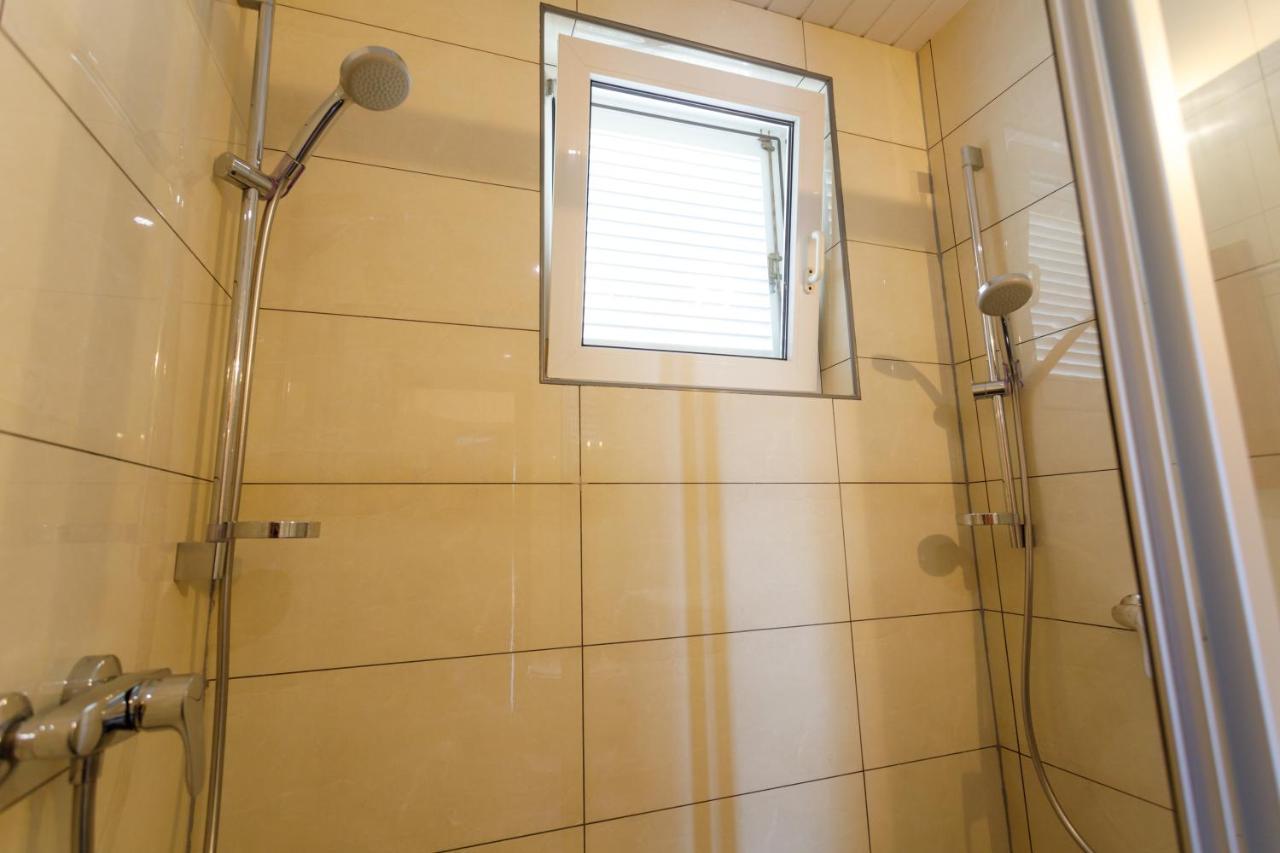 Apartments Lacic Krk Town Luaran gambar