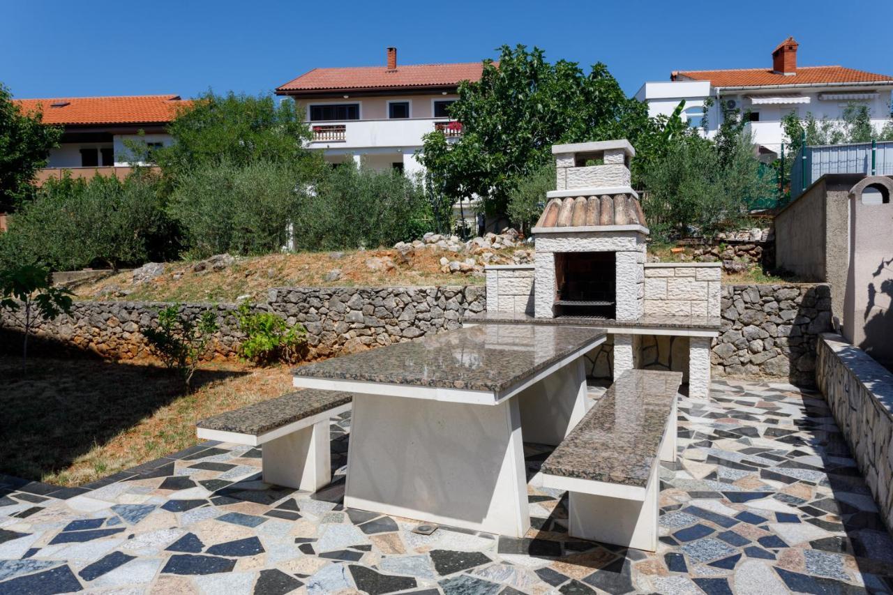 Apartments Lacic Krk Town Luaran gambar