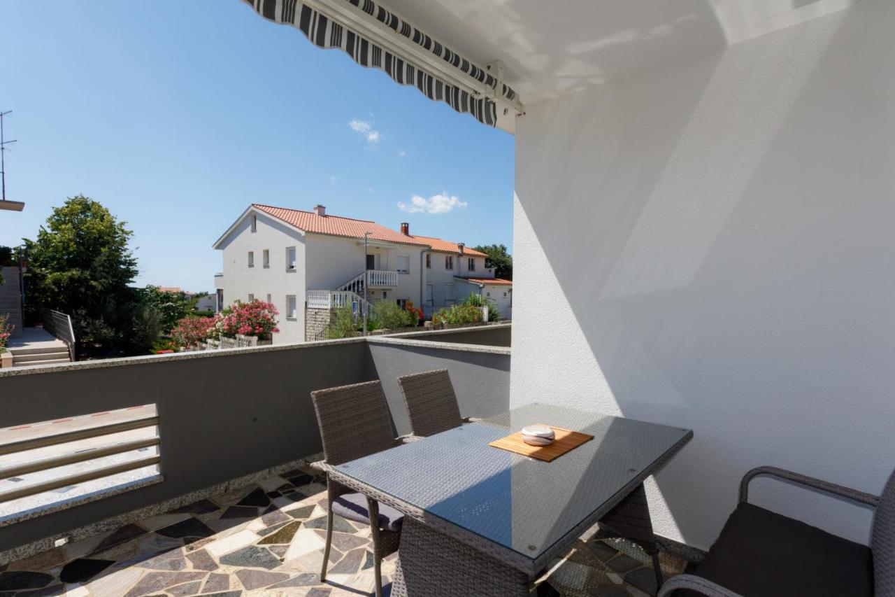 Apartments Lacic Krk Town Luaran gambar
