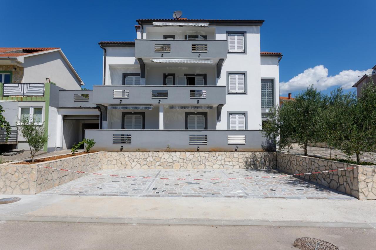 Apartments Lacic Krk Town Luaran gambar