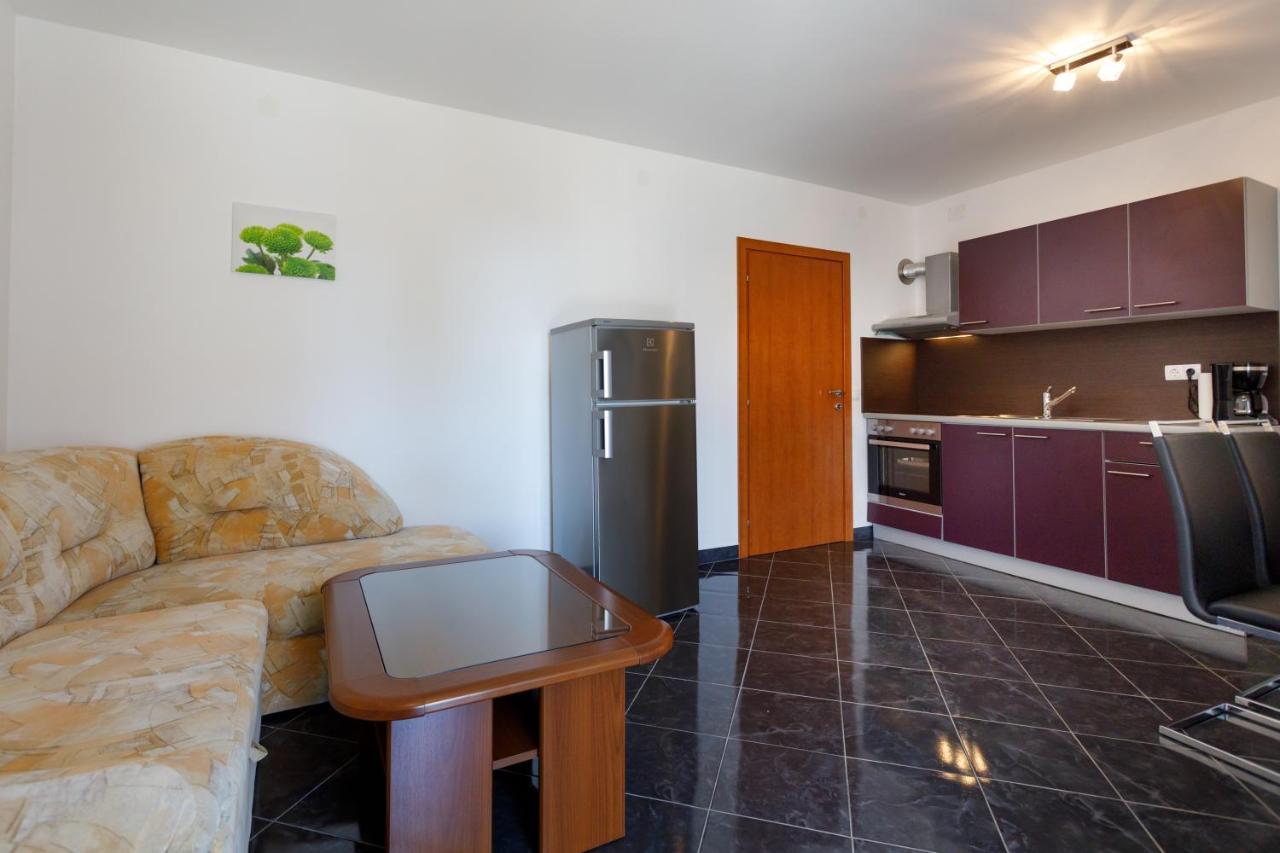 Apartments Lacic Krk Town Luaran gambar