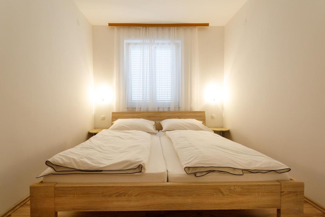 Apartments Lacic Krk Town Luaran gambar