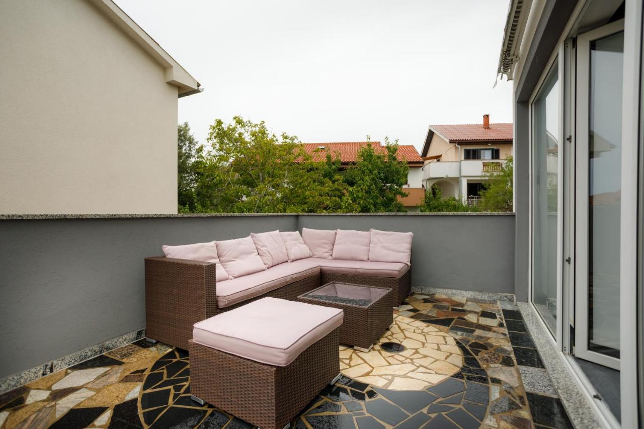 Apartments Lacic Krk Town Luaran gambar