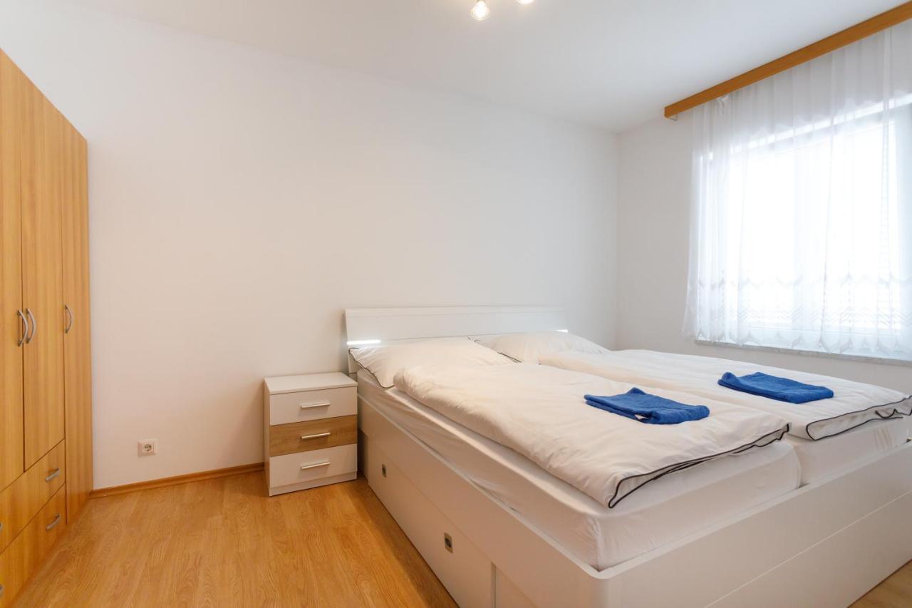 Apartments Lacic Krk Town Luaran gambar